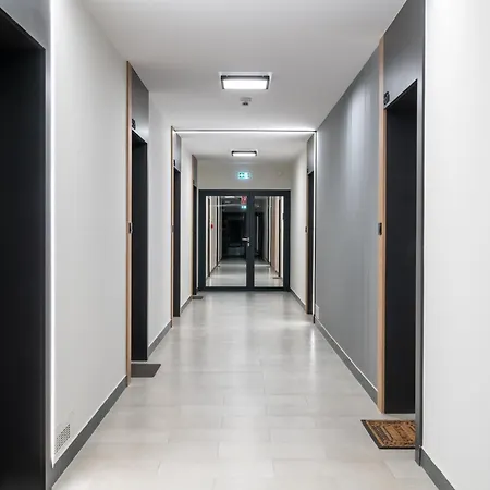 Apartwro 4th-city Square Railway Station Balcony, Garage, Bicycles アパート ヴロツワフ