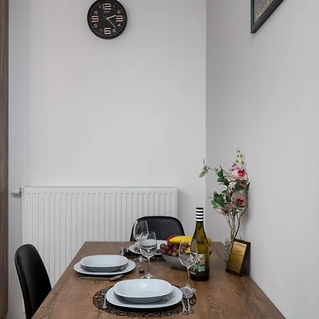 Apartwro 4th-city Square Railway Station Balcony, Garage, Bicycles Διαμέρισμα