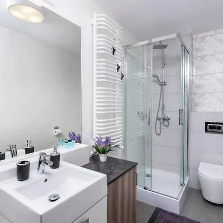 Apartwro 4th-city Square Railway Station Balcony, Garage, Bicycles Apartmán *